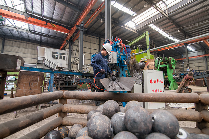 呼伦贝尔网架配件-螺栓球加工车间